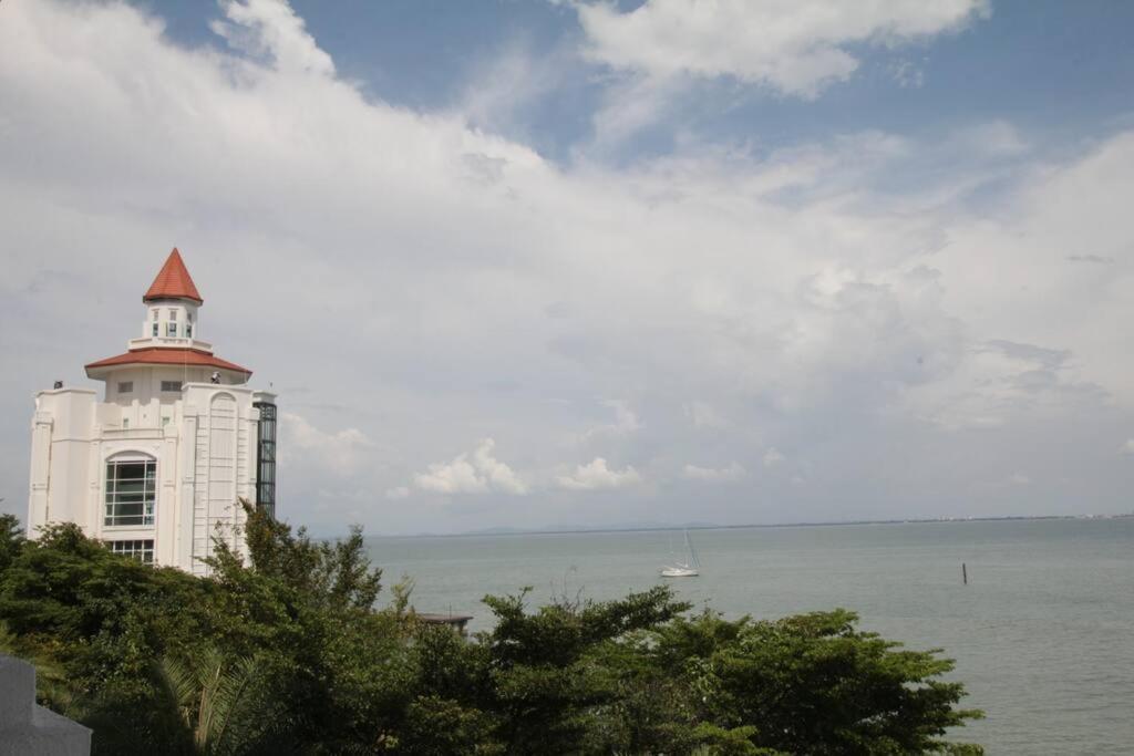 Straits Quay Marina Suites Penang 3E By Aurorahomes Bagan Jermal Buitenkant foto
